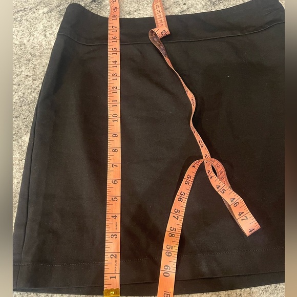 ⭐️ Banana Republic Black A-Line Mini Skirt - Picture 4 of 5